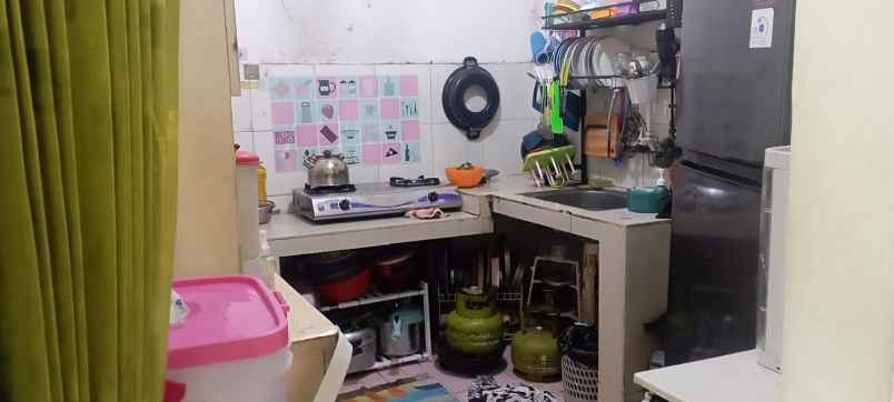 dijual rumah jl raya kalisuren