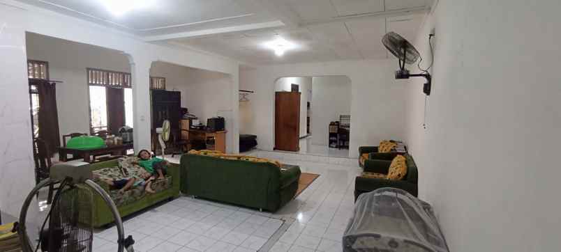 dijual rumah jl raya kalisuren