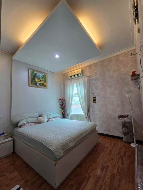 dijual rumah jl raya perumahan
