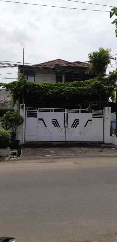 Dijual Rumah Di Pusat Bisnis Dan Kawasan Hijau Daerah Wonokromo