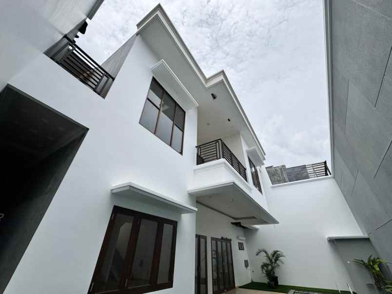 dijual rumah jl taman duren sawit duren