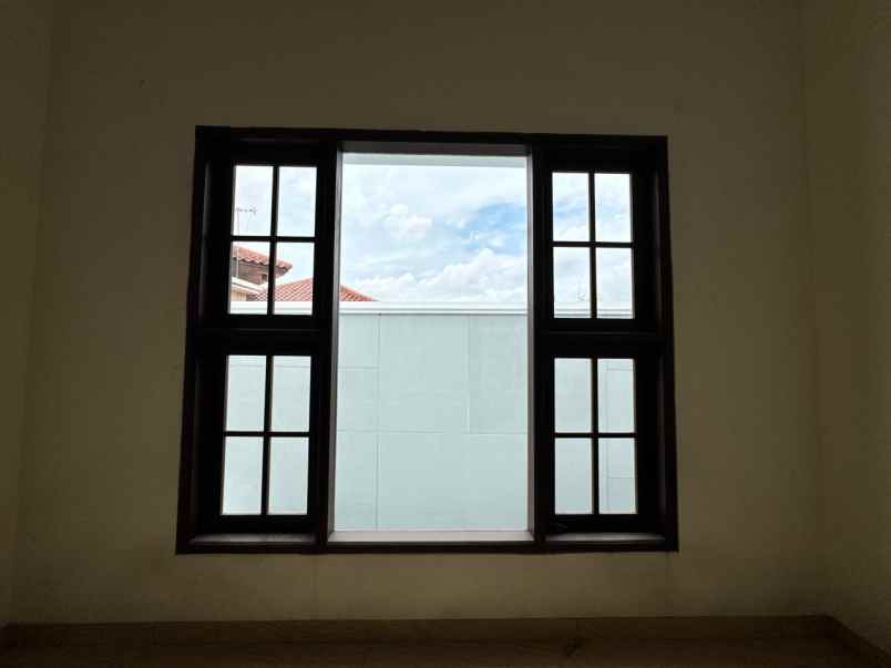 dijual rumah jl taman duren sawit duren