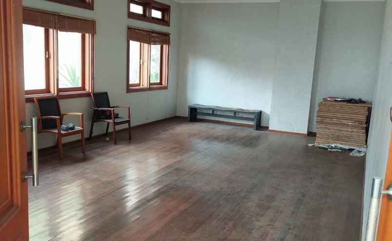 dijual rumah jl villa tidar pisang