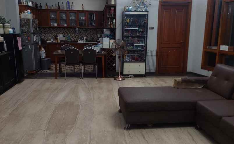 dijual rumah jl villa tidar pisang