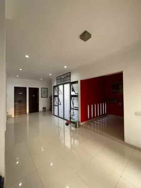 dijual rumah jl warung silah kec