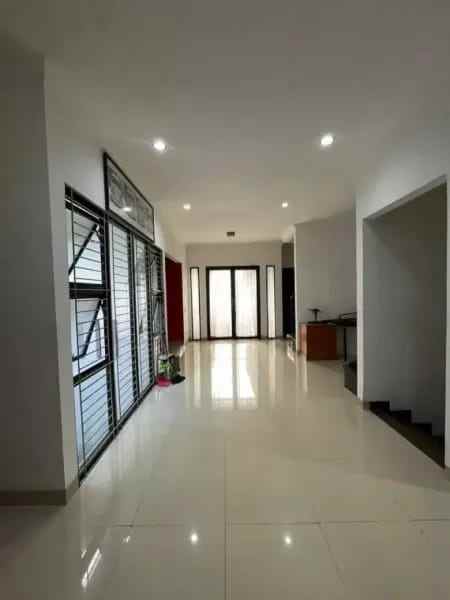 dijual rumah jl warung silah kec