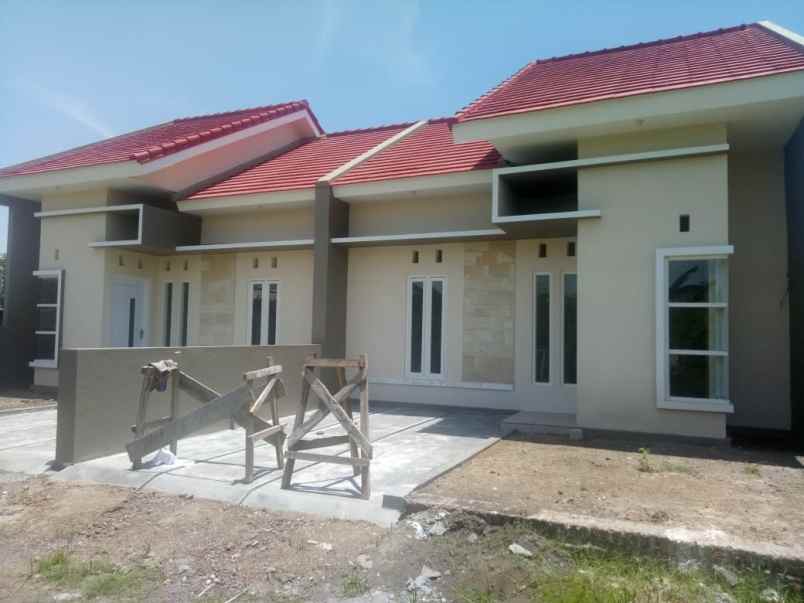 dijual rumah jl yos sudarso wonopaten