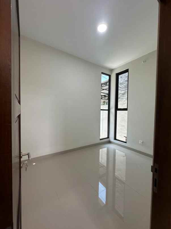 dijual rumah jln palagan km 6 sleman