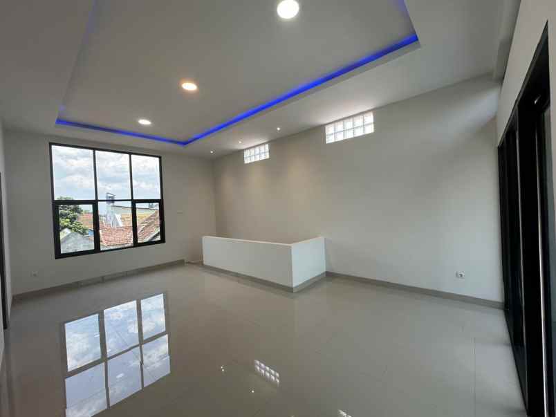 dijual rumah jln palagan km 6 sleman