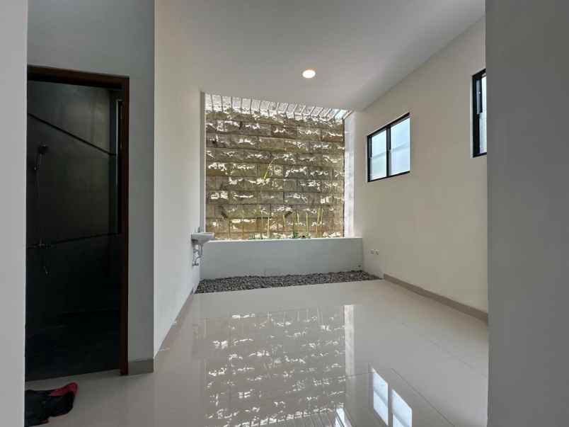 dijual rumah jln palagan km 6 sleman