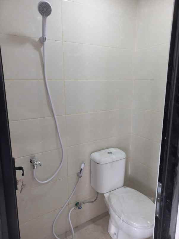 dijual rumah jln raya kalimulya