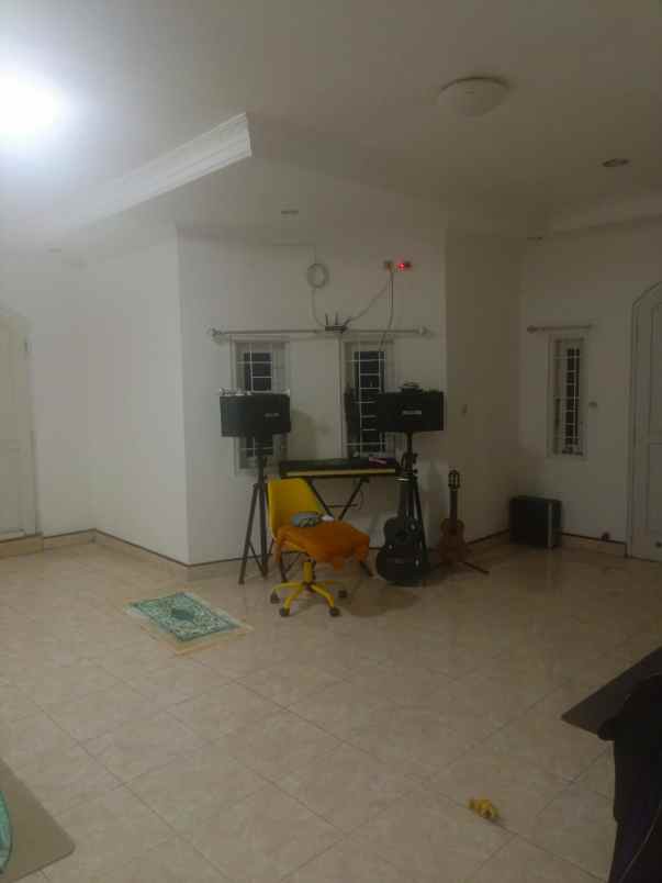 dijual rumah jln raya pakansari