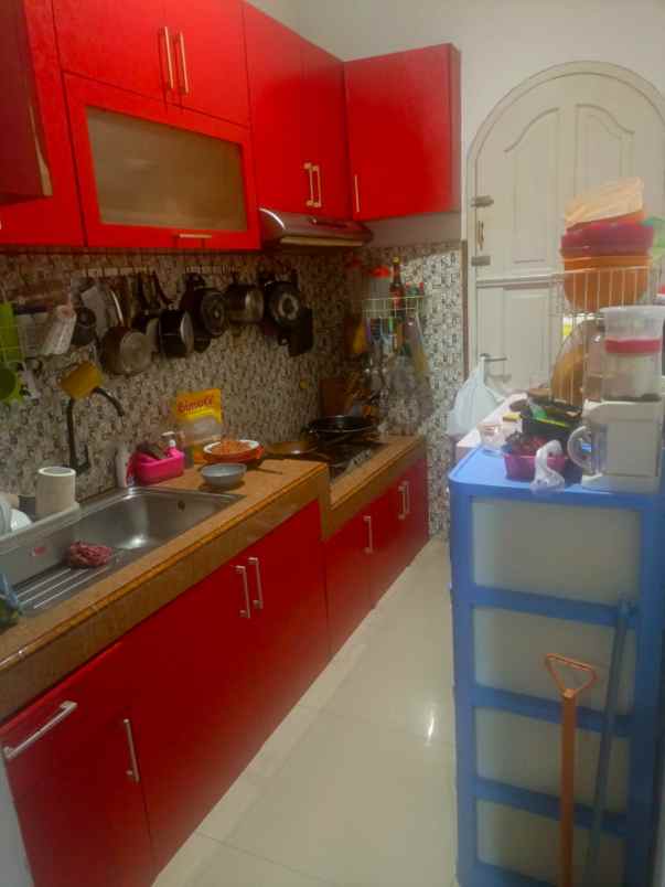 dijual rumah jln raya pakansari