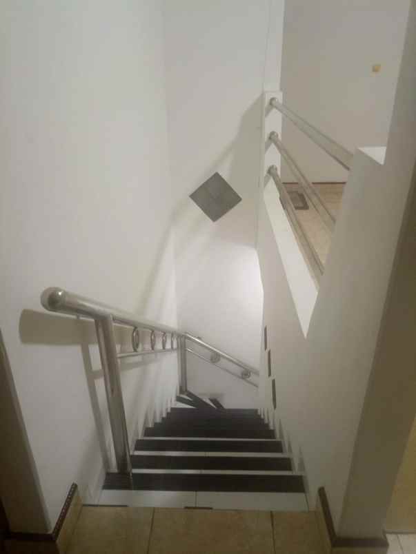 dijual rumah jln raya pakansari