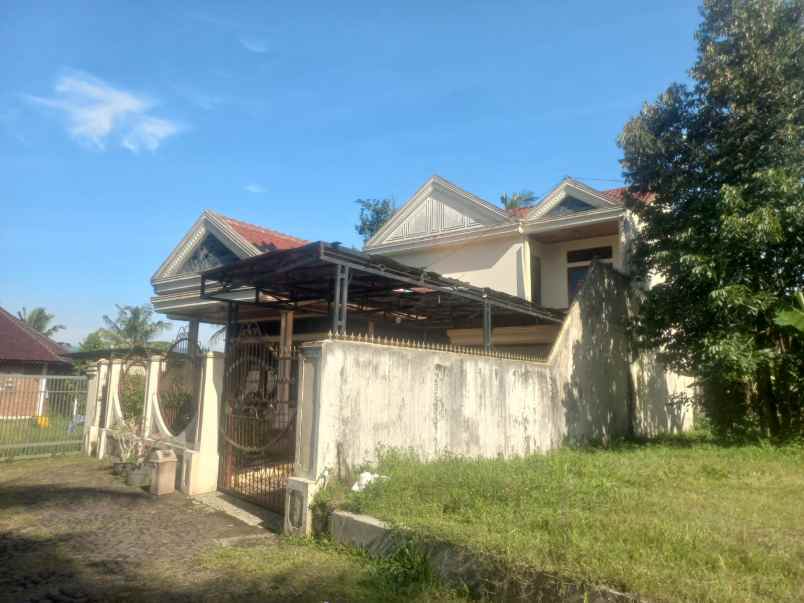 dijual rumah jln terusan sebelas maret