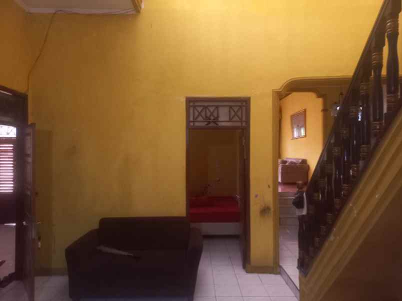 dijual rumah jln terusan sebelas maret