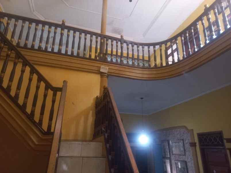 dijual rumah jln terusan sebelas maret