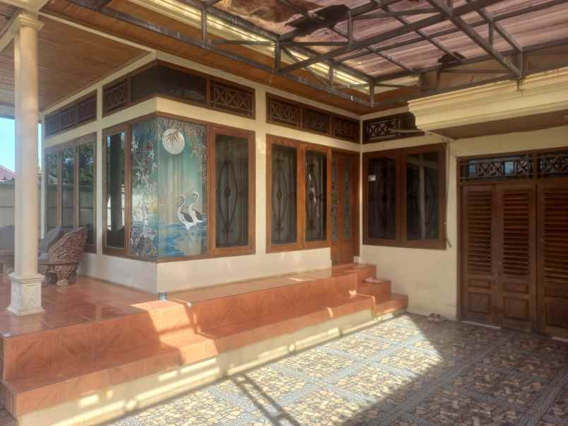 dijual rumah jln terusan sebelas maret