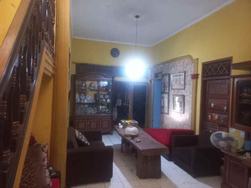 dijual rumah jln terusan sebelas maret