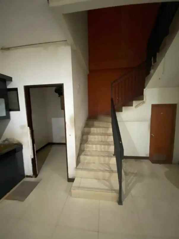 dijual rumah jurangmangu timur