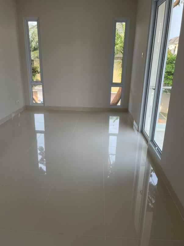 dijual rumah karelia village gading serpong