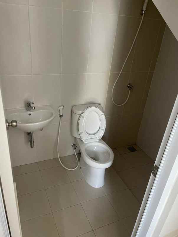 dijual rumah karelia village gading serpong