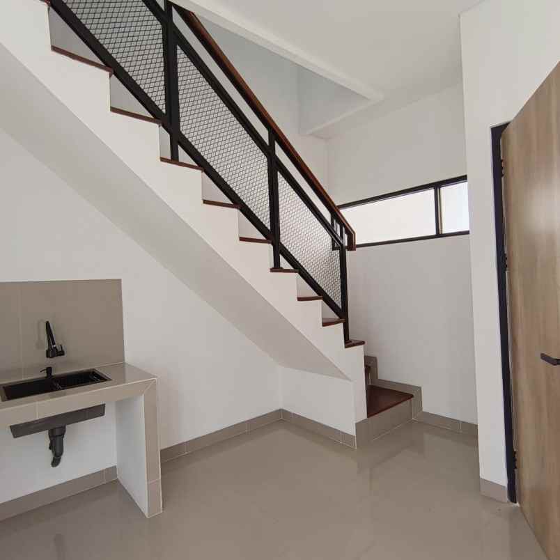 dijual rumah kelapa dua wetan ciracas