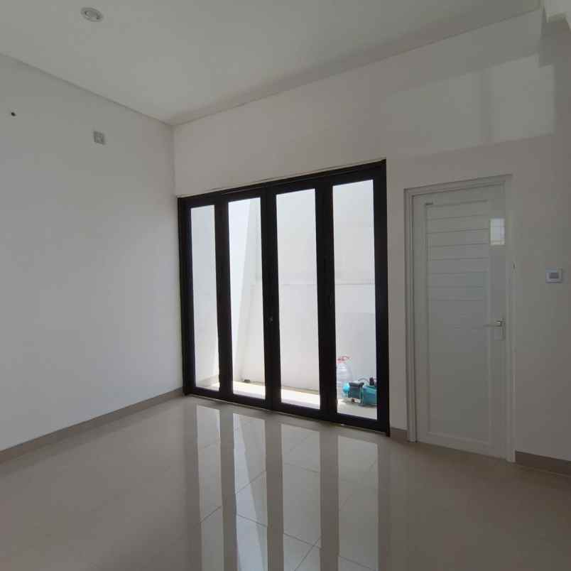 dijual rumah kelapa dua wetan ciracas