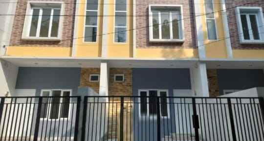 dijual rumah kelapa gading