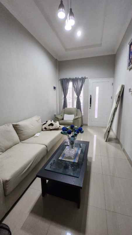 dijual rumah kelapa lilin kelapa gading