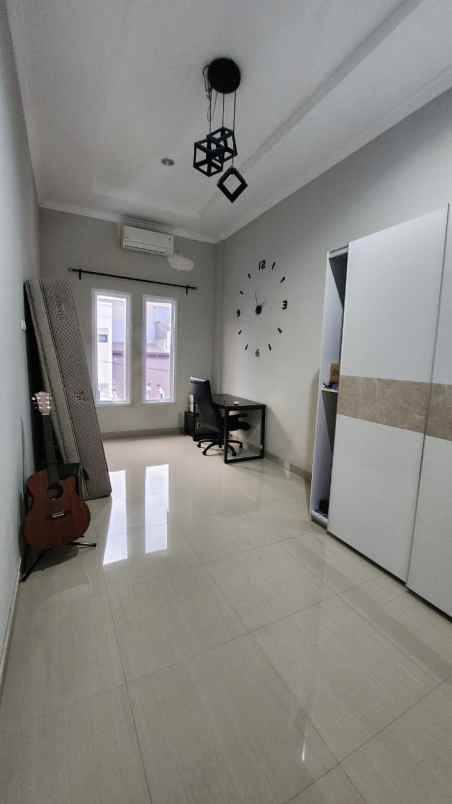 dijual rumah kelapa lilin kelapa gading