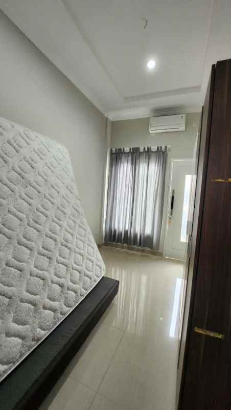 dijual rumah kelapa lilin kelapa gading