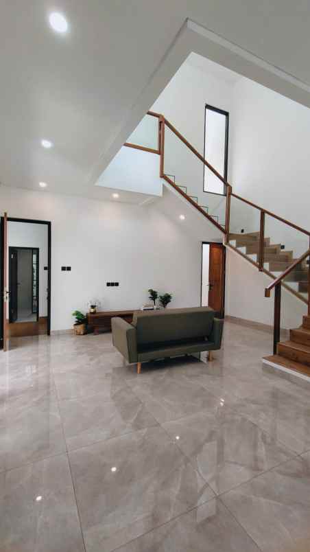 dijual rumah kencana loka bsd city tangsel