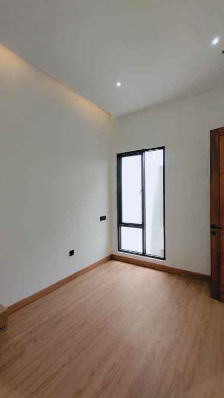 dijual rumah kencana loka bsd city tangsel