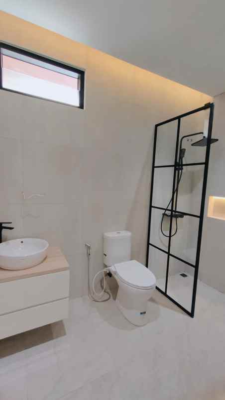 dijual rumah kencana loka bsd city tangsel