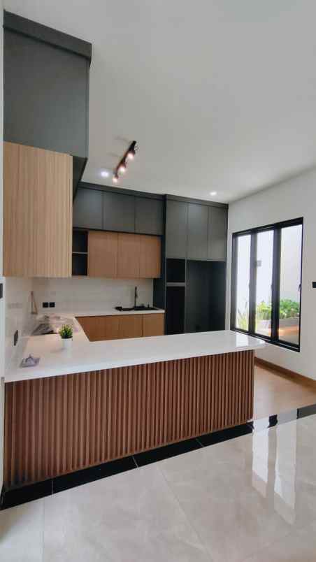 dijual rumah kencana loka bsd city tangsel