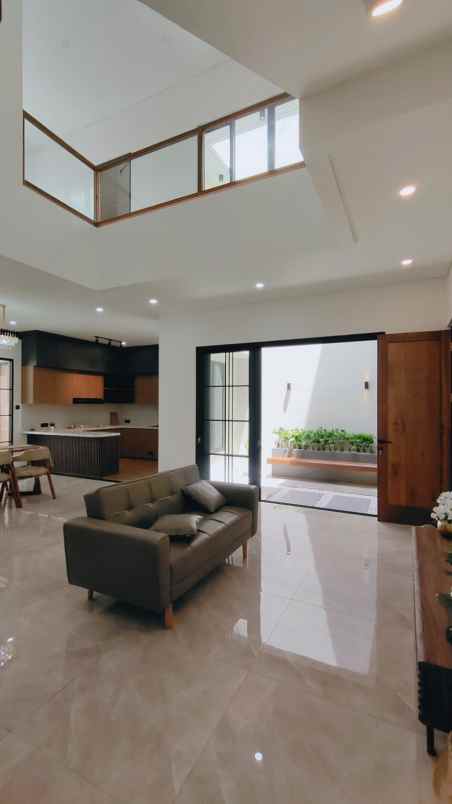 dijual rumah kencana loka bsd city tangsel