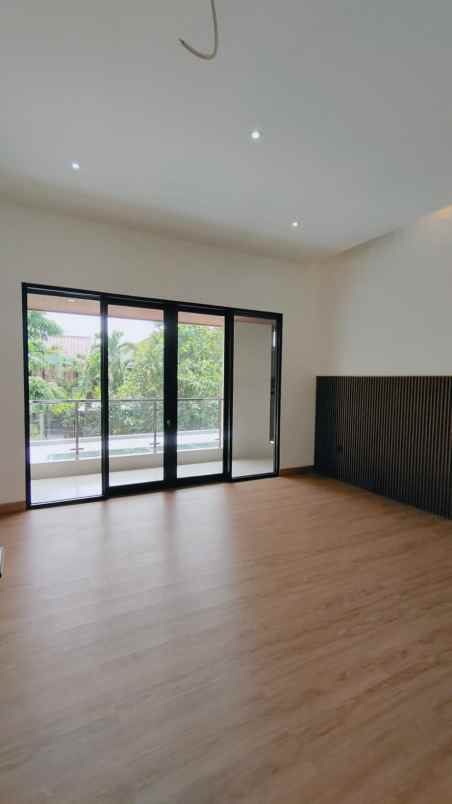 dijual rumah kencana loka bsd city tangsel