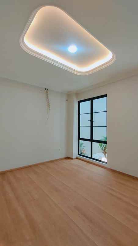 dijual rumah kencana loka bsd city tangsel