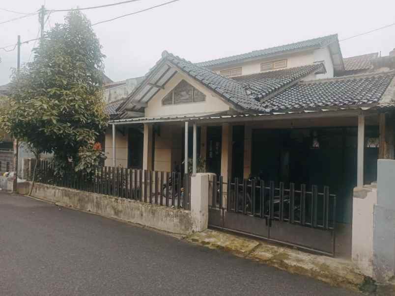 dijual rumah komp sentosa asih