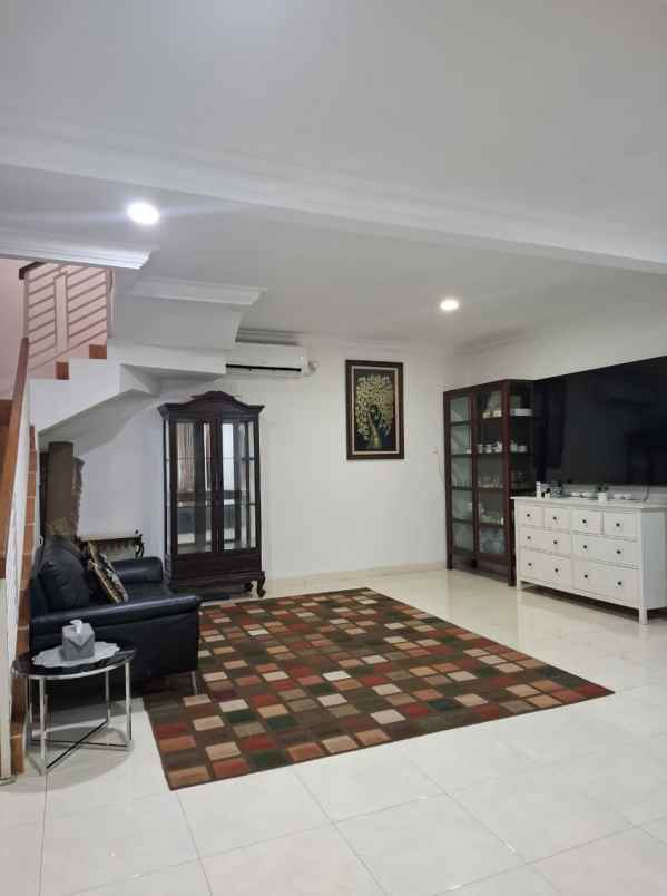 dijual rumah kompl batan legoso raya