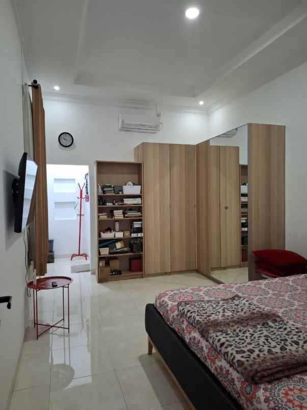 dijual rumah kompl batan legoso raya