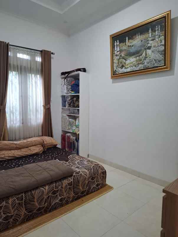 dijual rumah kompl batan legoso raya