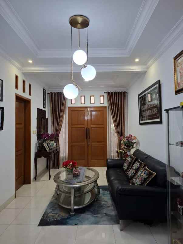 dijual rumah kompl batan legoso raya