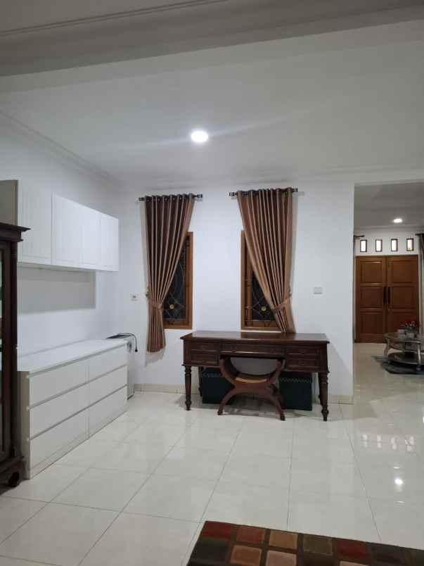 dijual rumah kompl batan legoso raya