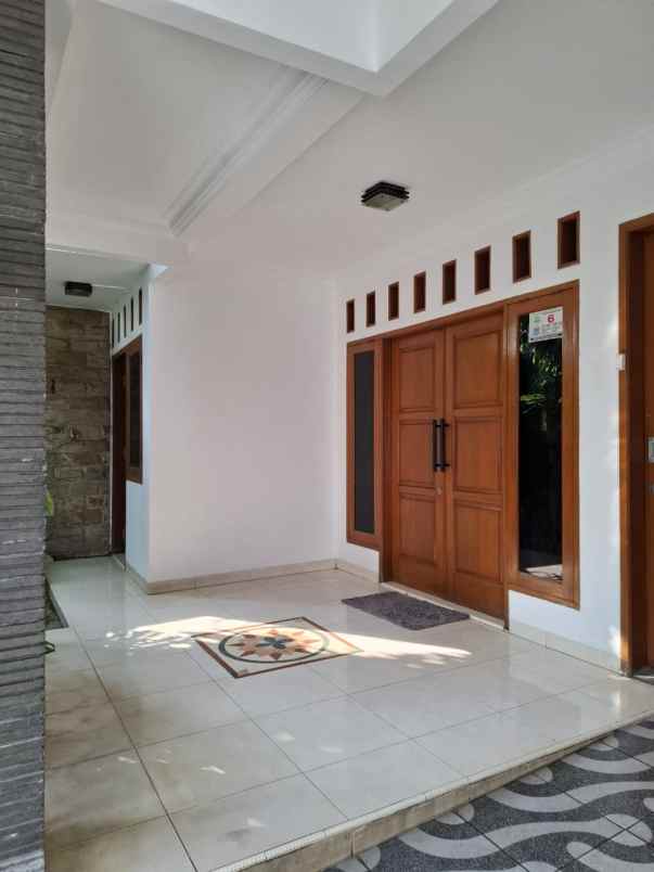dijual rumah kompl batan legoso raya