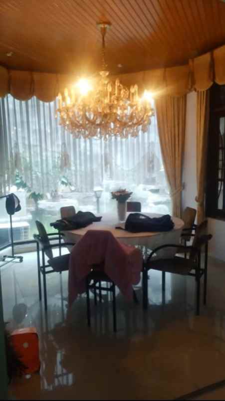 dijual rumah komplek abadi