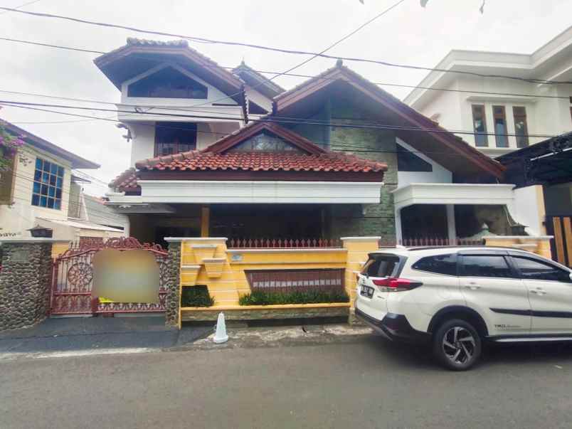 dijual rumah komplek abadi