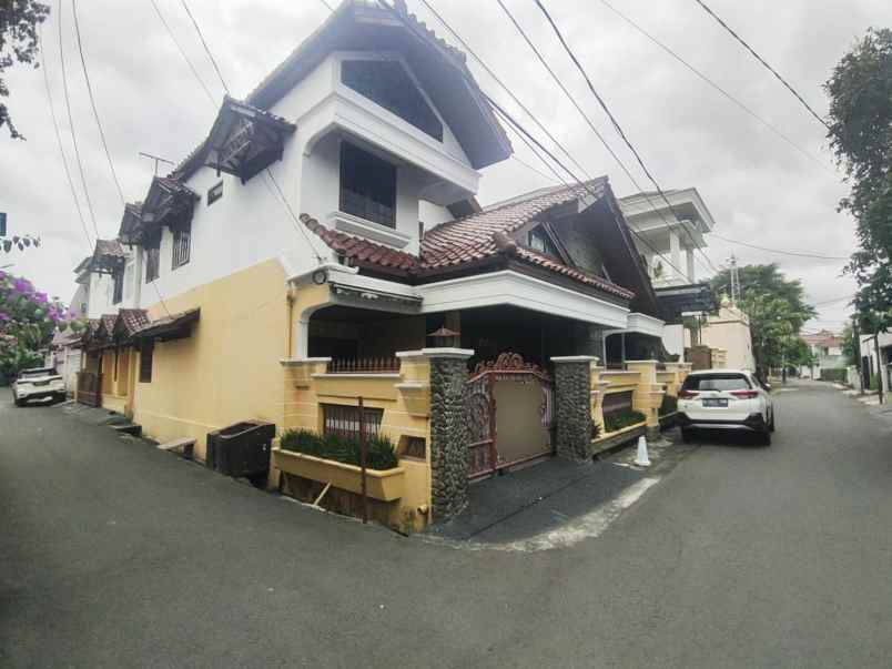 dijual rumah komplek abadi