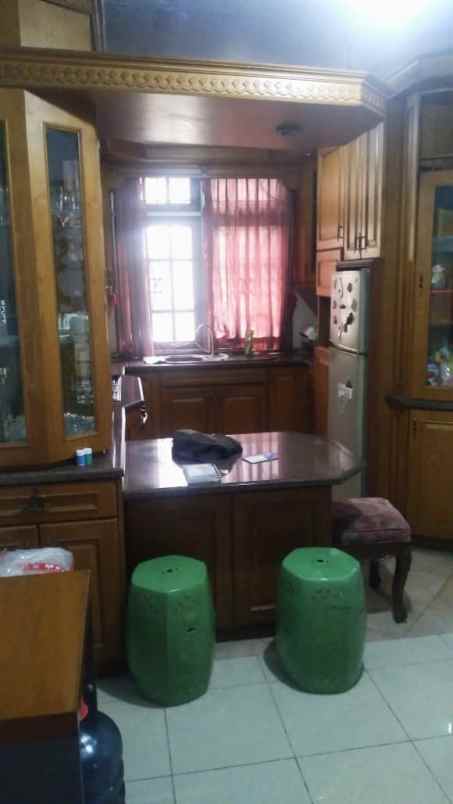 dijual rumah komplek abadi